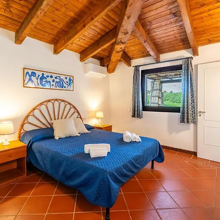 Apartment Charming Sea Sleeps 6in Shared Pool