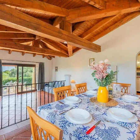 Charming Sea Sleeps 6in Shared Pool Apartment *