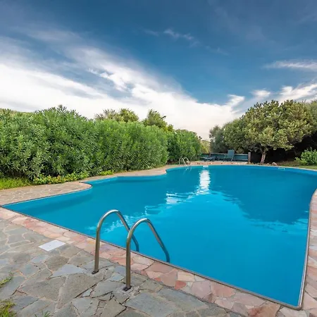 Apartment Charming Sea Sleeps 6in Shared Pool Punta de su Torrione