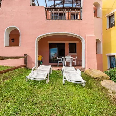 Charming Sea Sleeps 6in Shared Pool Apartment Punta de su Torrione