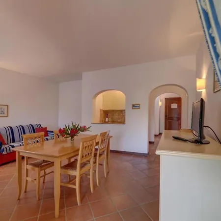 Apartment Charming Sea Sleeps 6in Shared Pool *