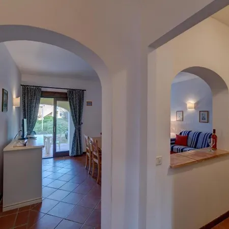 Apartment Charming Sea Sleeps 6in Shared Pool