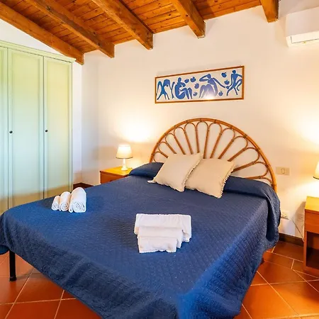 Apartment Charming Sea Sleeps 6in Shared Pool