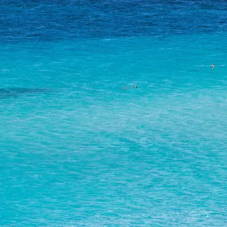 Charming Sea Sleeps 6in Shared Pool Apartment Punta de su Torrione