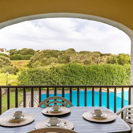 Charming Sea Sleeps 6in Shared Pool Apartment *