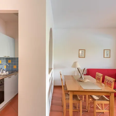 Apartment Charming Sea Sleeps 6in Shared Pool *