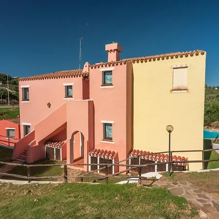 Apartment Charming Sea Sleeps 6in Shared Pool *