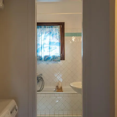 Charming Sea Sleeps 6in Shared Pool Apartment *