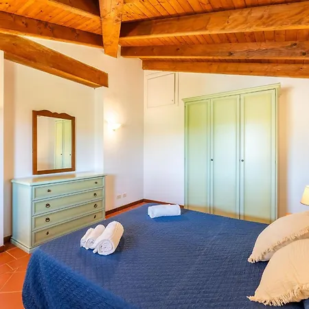 Apartment Charming Sea Sleeps 6in Shared Pool *