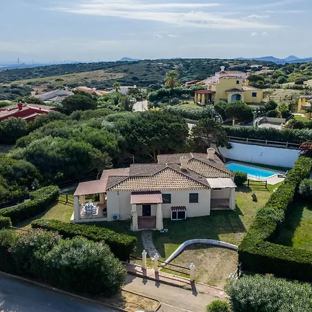 Charming Sea Sleeps 6in Shared Pool Apartment Punta de su Torrione